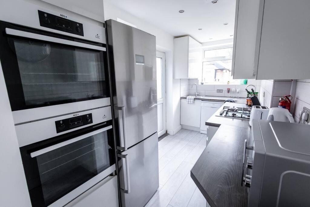 Windsor House 3 Bedrooms Sleeps 8 Manchester Exterior photo